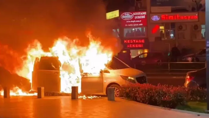 Bursa'da büyükşehir belediye başkan adayının makam aracı alev alev yandı