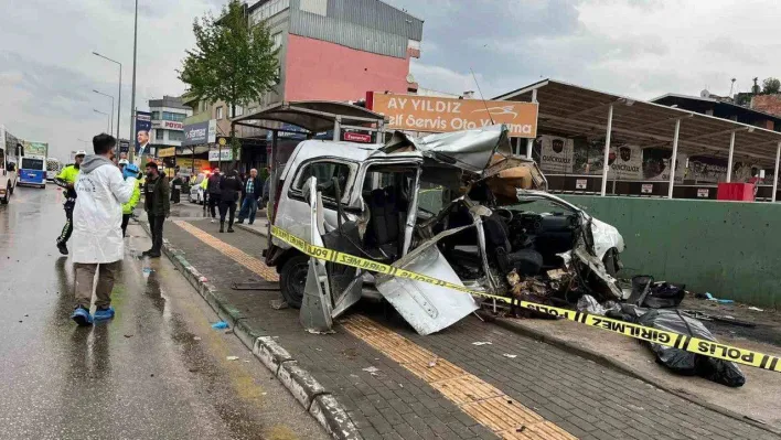 Bursa'da feci kaza: 2 ölü, 1 yaralı