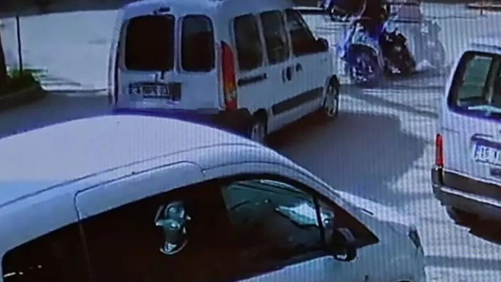 Bursa'da hafif ticari araç ile motosiklet çarpıştı: 1 yaralı