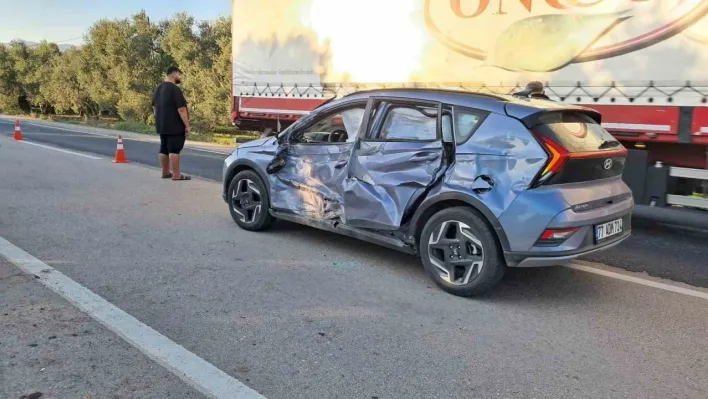 Bursa'da kamyon otomobille çarpıştı: 1 yaralı