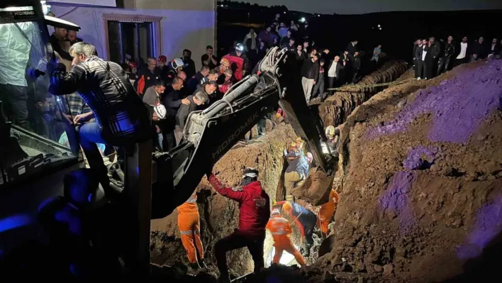 Bursa'da kanalizasyon çukuru kazarken göçük altında kalan 2 kardeş hayatını kaybetti