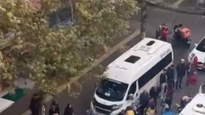 Bursa'da kaygan yolda dengesini kaybeden kurye düştü