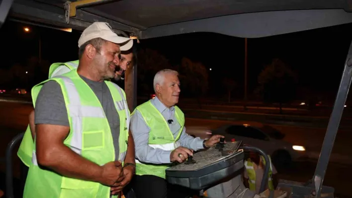 Bursa'da konforlu ulaşım için 150 bin ton sıcak asfalt döküldü