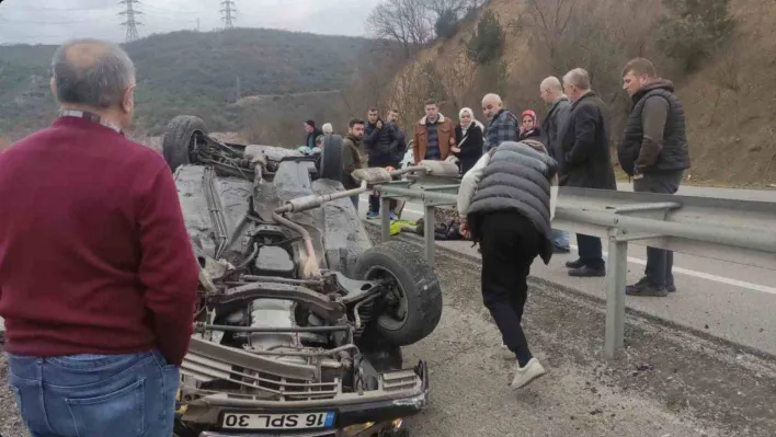 Bursa'da kontrolden çıkan otomobil takla attı: 2 yaralı