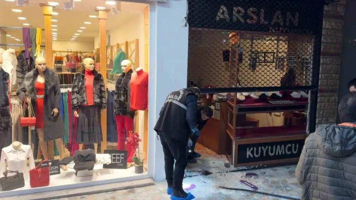 Bursa'da kuyumcu soygunu: 500 bin lira değerindeki altınları çaldılar