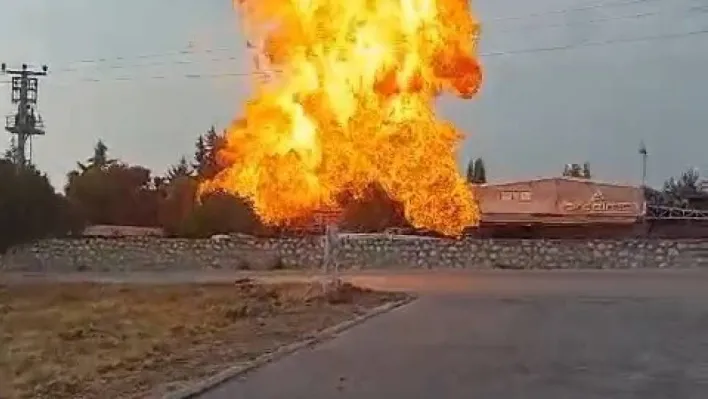 Bursa'da mobilya fabrikasının santrali bomba gibi patladı.. O anlar kamerada