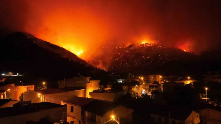 Bursa'da orman yangını 3 köyü tehdit etti, yangının havadan görüntüsü yürekleri dağladı