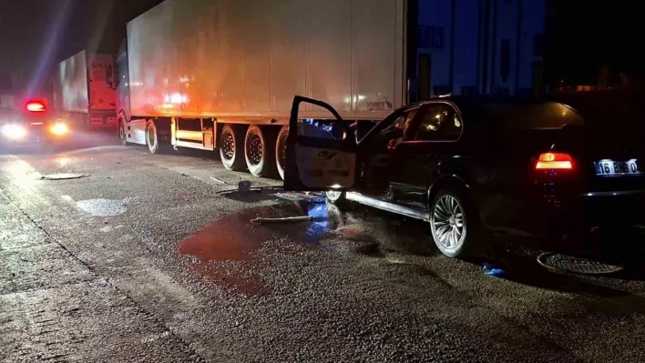 Bursa'da otomobil park halindeki tıra arkadan çarptı: 1 ağır yaralı