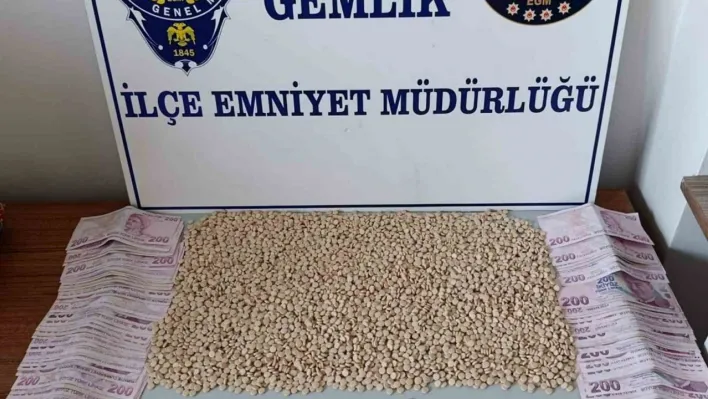 Bursa'da polisin şüphe üzerine durduğu araçtan uyuşturucu çıktı