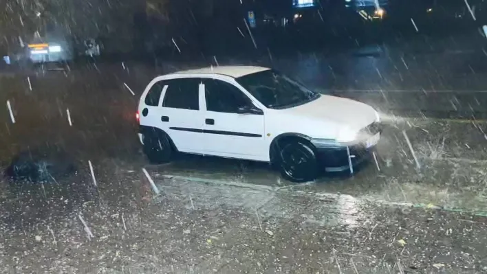 Bursa'da sağanak yağış ve dolu böyle görüntülendi