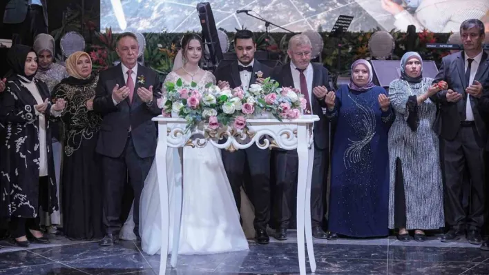 Bursa'da siyaset ve iş dünyasını buluşturan düğün