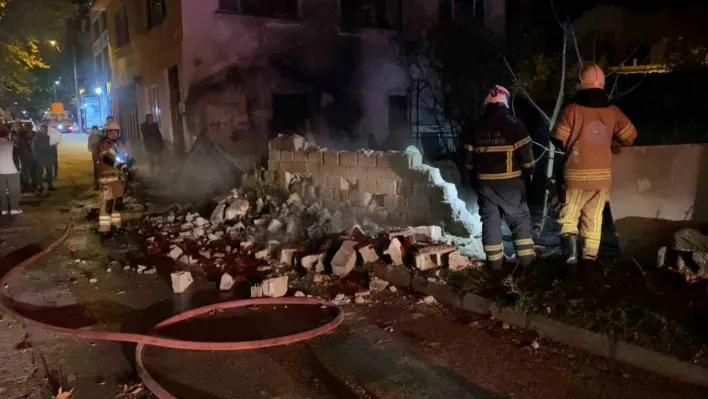 Bursa'da tek katlı ev alev alev yandı