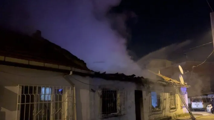 Bursa'da tek katlı evde korkutan yangın