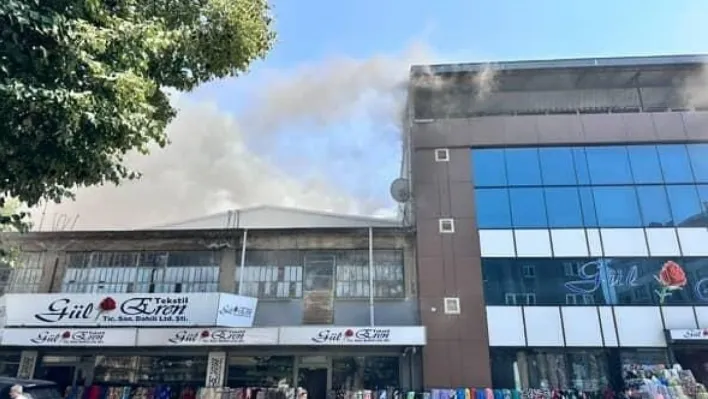Bursa'da tekstil atölyesinin çatı katında yangın