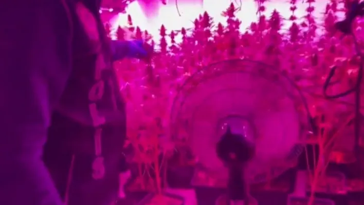 Bursa'da uyuşturucu imalathanesine şok baskın kamerada