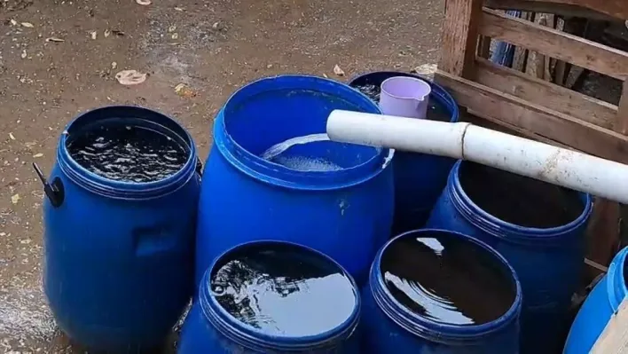 Bursa'da yağmur suyunu varillere biriktirerek tasarruf ediyor