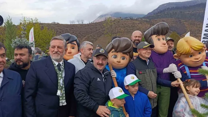 Bursa'da yanan ormanlar Milli Ağaçlandırma Günü'nde yeniden yeşeriyor