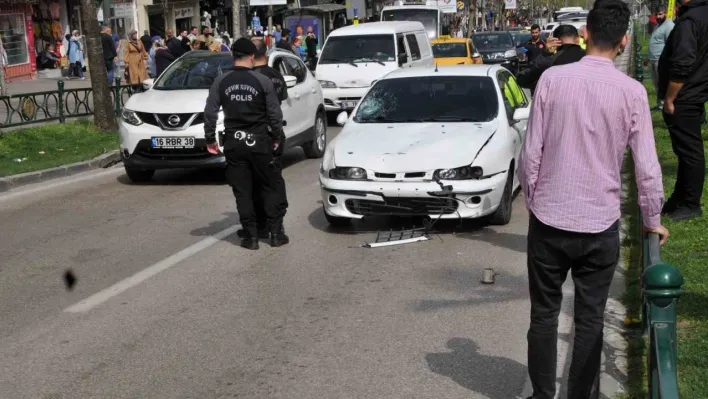 Bursa'da yaya geçidinde feci kaza: Anne hayatını kaybetti, çocukları yaralandı