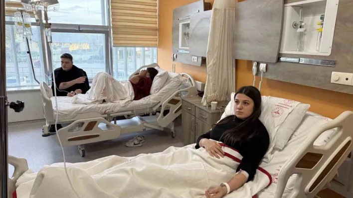 Bursa'da yedikleri midyeden zehirlenen 4 genç hastaneye kaldırıldı