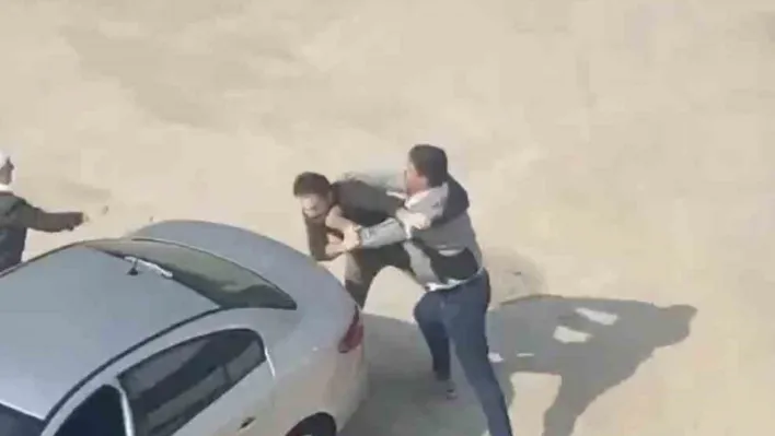 Bursa'da yol kavgası karıştı: Sopalar, yumruklar, terlikler havada uçuştu