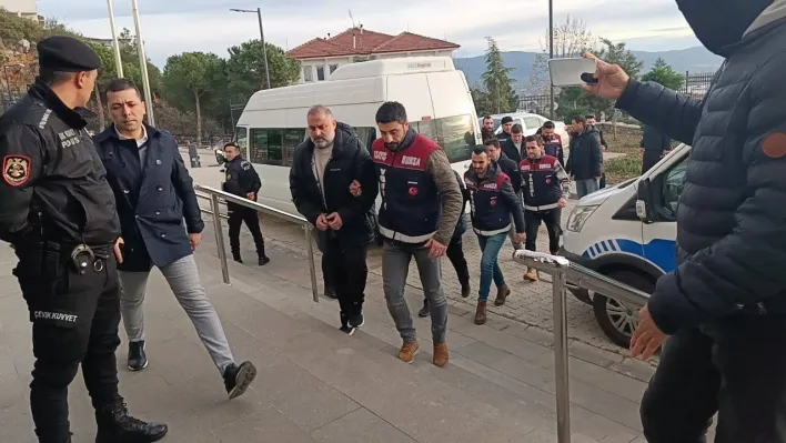 Bursa'daki kuyumcu fonu sanıkları adliyeye sevkedildi...Tüm servetine tedbir geldi