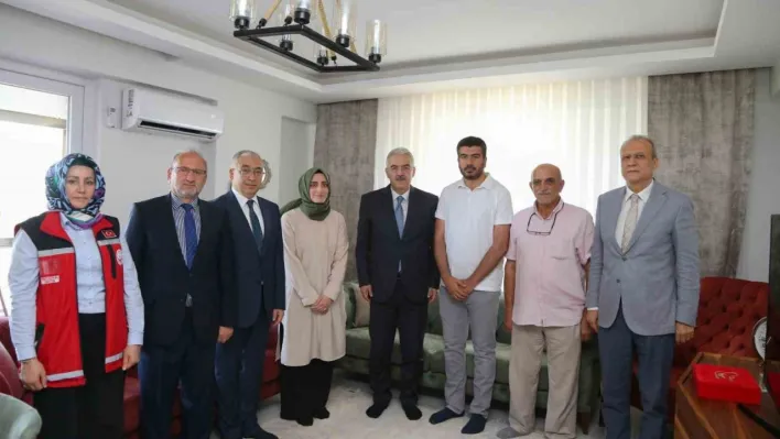 Bursa Valisi Ayyıldız, 15 Temmuz gazisini ziyaret etti
