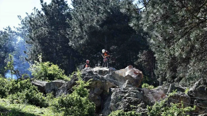 Bursa'yı tehdit eden dev kayalar tehlike olmaktan çıktı