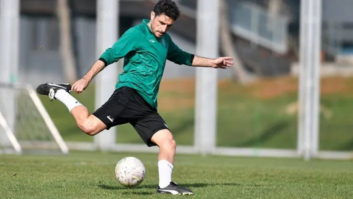 Bursaspor'da Özer Hurmacı sakatlandı