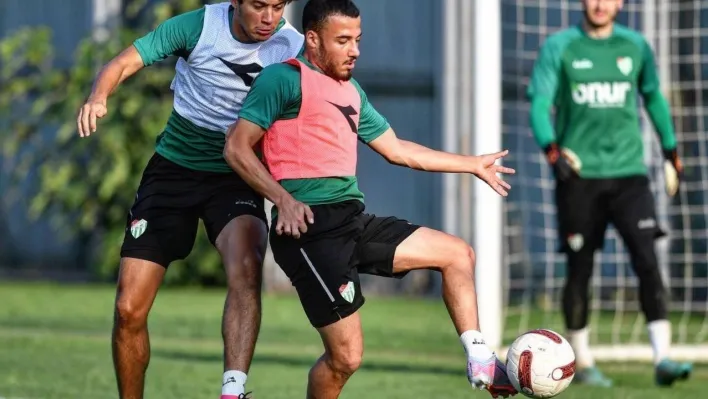 Bursaspor hücum ve savunma çalıştı
