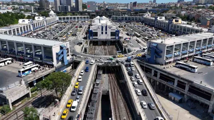 Büyük İstanbul Otogarı'ndaki bayram yoğunluğu drone kamerasında
