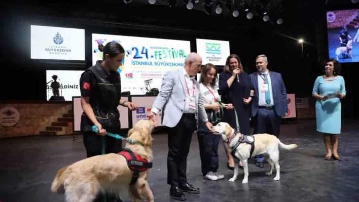 Büyükçekmece Belediyesi tarafından 31 kişinin hayatını kurtaran köpeklere madalya verildi