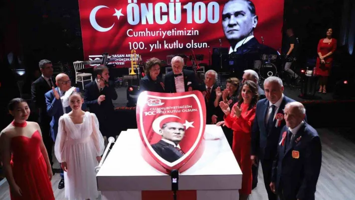 Büyükçekmece'de 'Cumhuriyet Balosu' düzenlendi