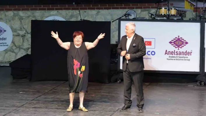 Büyükçekmece'de 2 sanatçıya 'Yaşam Boyu Başarı Ödülü' verildi