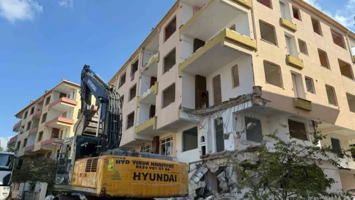 Büyükçekmece'de 9 bloklu sitede kentsel dönüşüm başladı