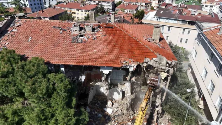 Büyükçekmece'de depremde yıkılma riski taşıyan 35 daire yıkıldı