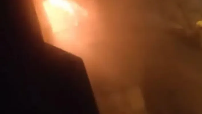 Büyükçekmece'de gece vakti korkutan yangın