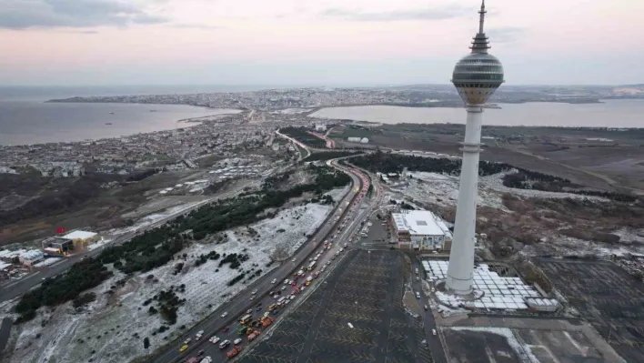 Büyükçekmece'de kartpostallık kar manzarası