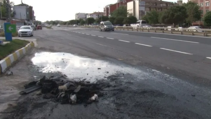 Büyükçekmece'de kaza yapan araç alev alev yandı: 3 yaralı