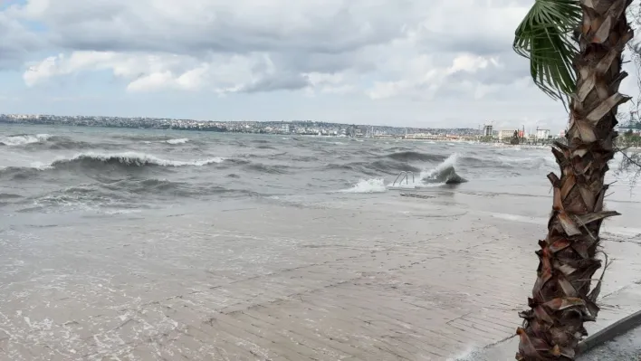 Büyükçekmece'de lodos etkili oldu