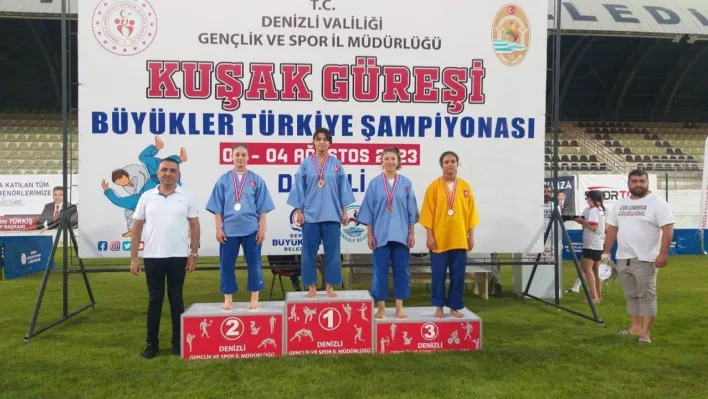 Büyükler Kuşak Güreşi Türkiye Şampiyonası'nda büyük başarı elde ettiler