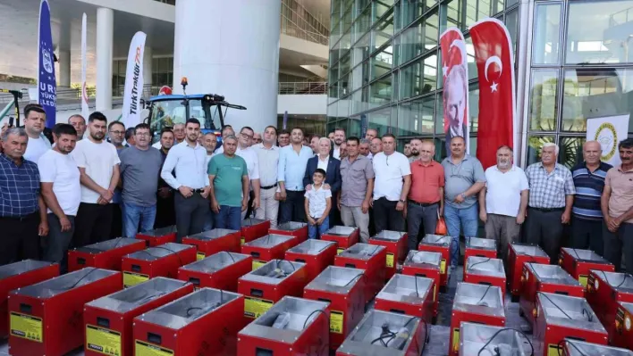 Büyükşehir'den kırsal mahallelere ekipman desteği