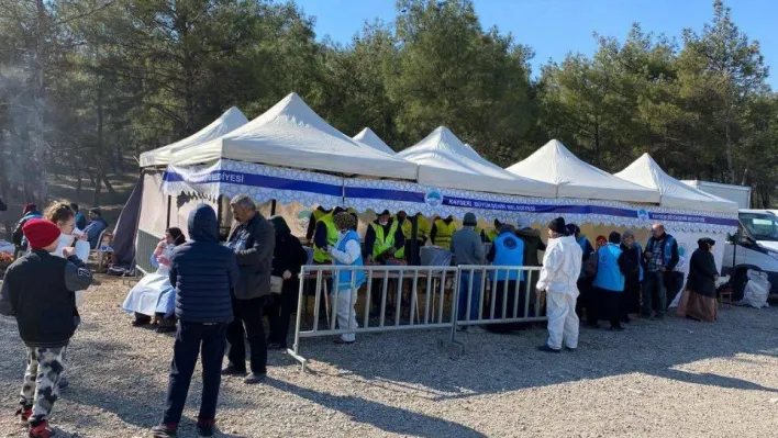 Büyükşehir'in afetzedelere şefkat ve merhamet eli sürüyor