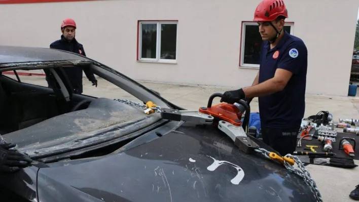 Büyükşehir'in kurtarma timleri eğitimlerini sürdürüyor