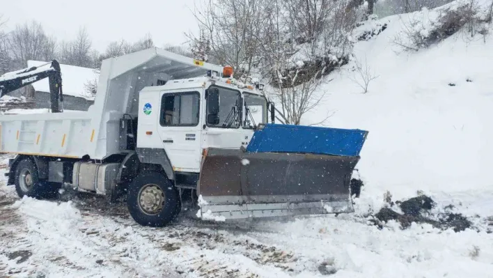 Büyükşehir zirvelerde karla mücadele mesaisinde