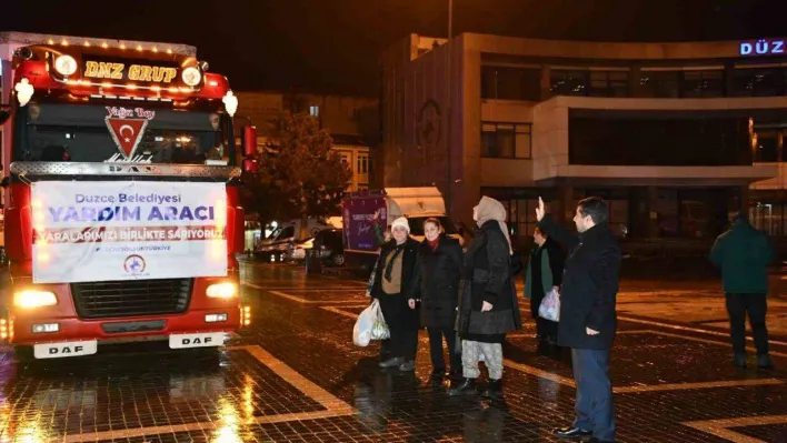 Çadırların altlarına konulmak üzere 2 tır palet gönderdi