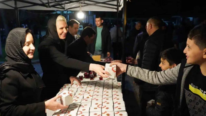 Camilerde kandil simidi ve şerbet ikramı yapıldı