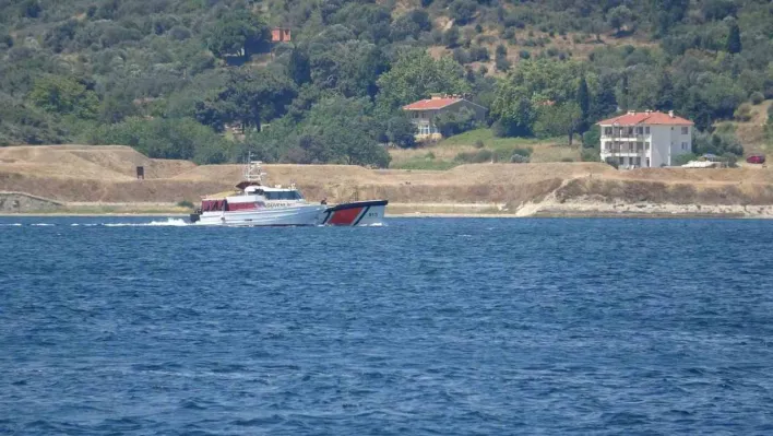 Çanakkale Boğazı'nda 83 kaçak göçmen ile 2 göçmen kaçakçısı yakalandı