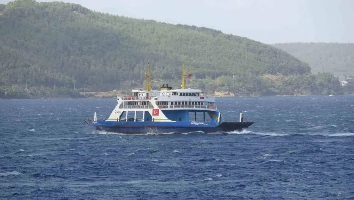 Çanakkale Boğazı'nda feribot seferleri tekrar başladı