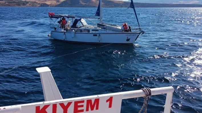 Çanakkale Boğazı'nda sürüklenen tekne kurtarıldı