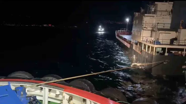 Çanakkale Boğazı'ndan geçen kuru yük gemisi makine arızası yaptı